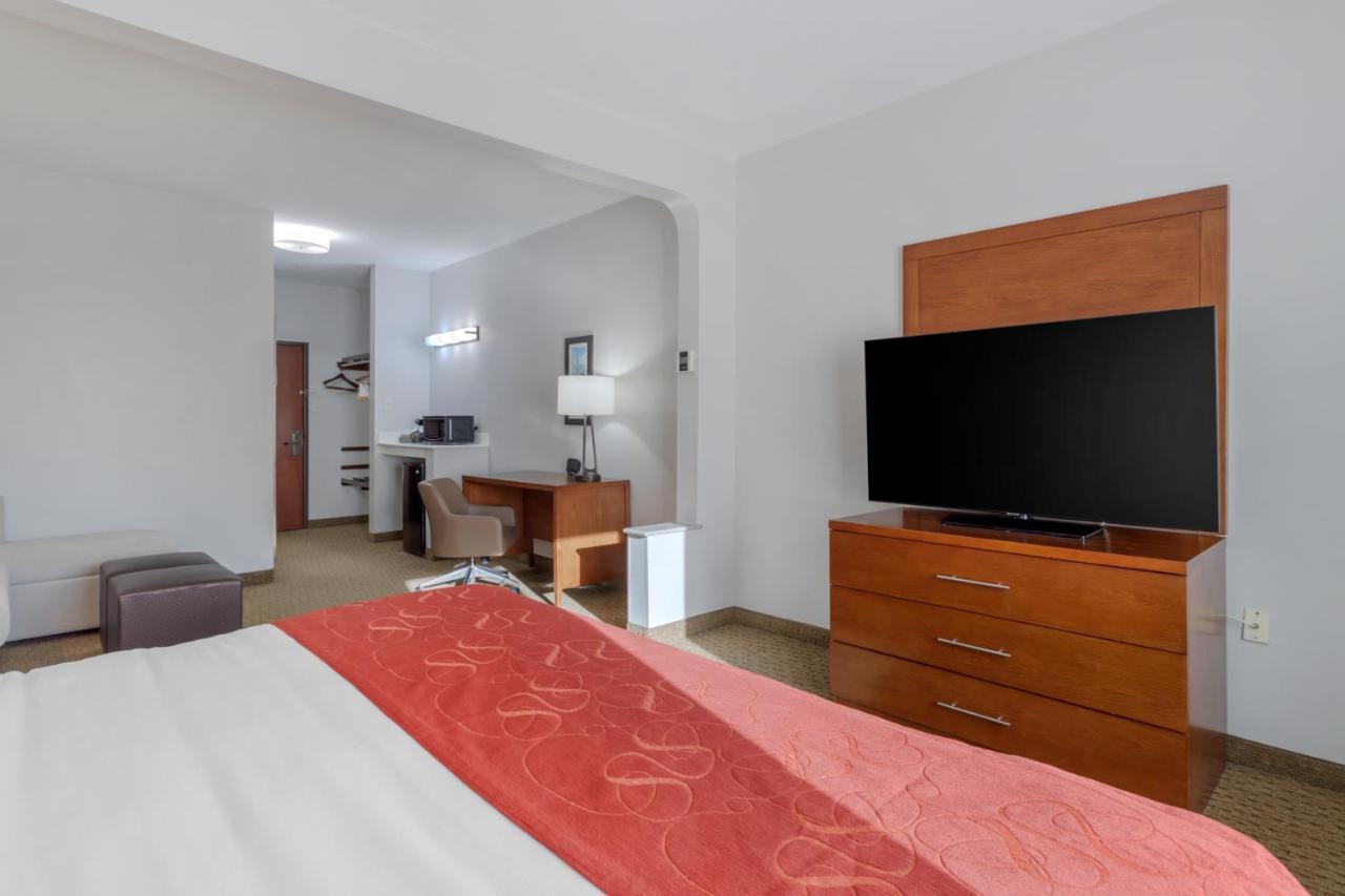 คอมฟอร์ต สวีท Hotel เลอพอร์ต ภายนอก รูปภาพ