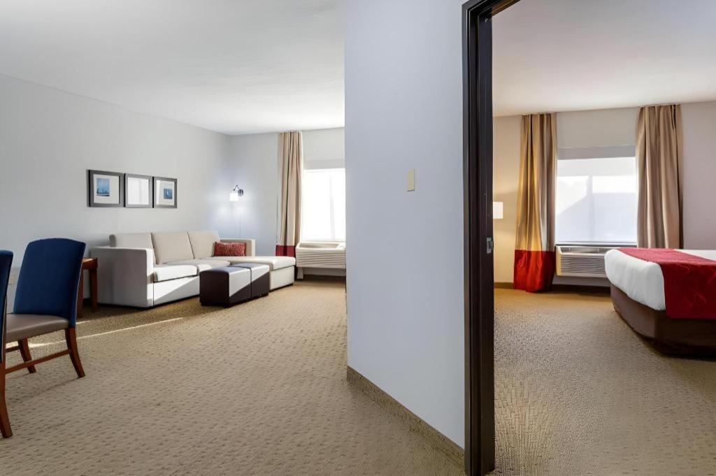 คอมฟอร์ต สวีท Hotel เลอพอร์ต ภายนอก รูปภาพ